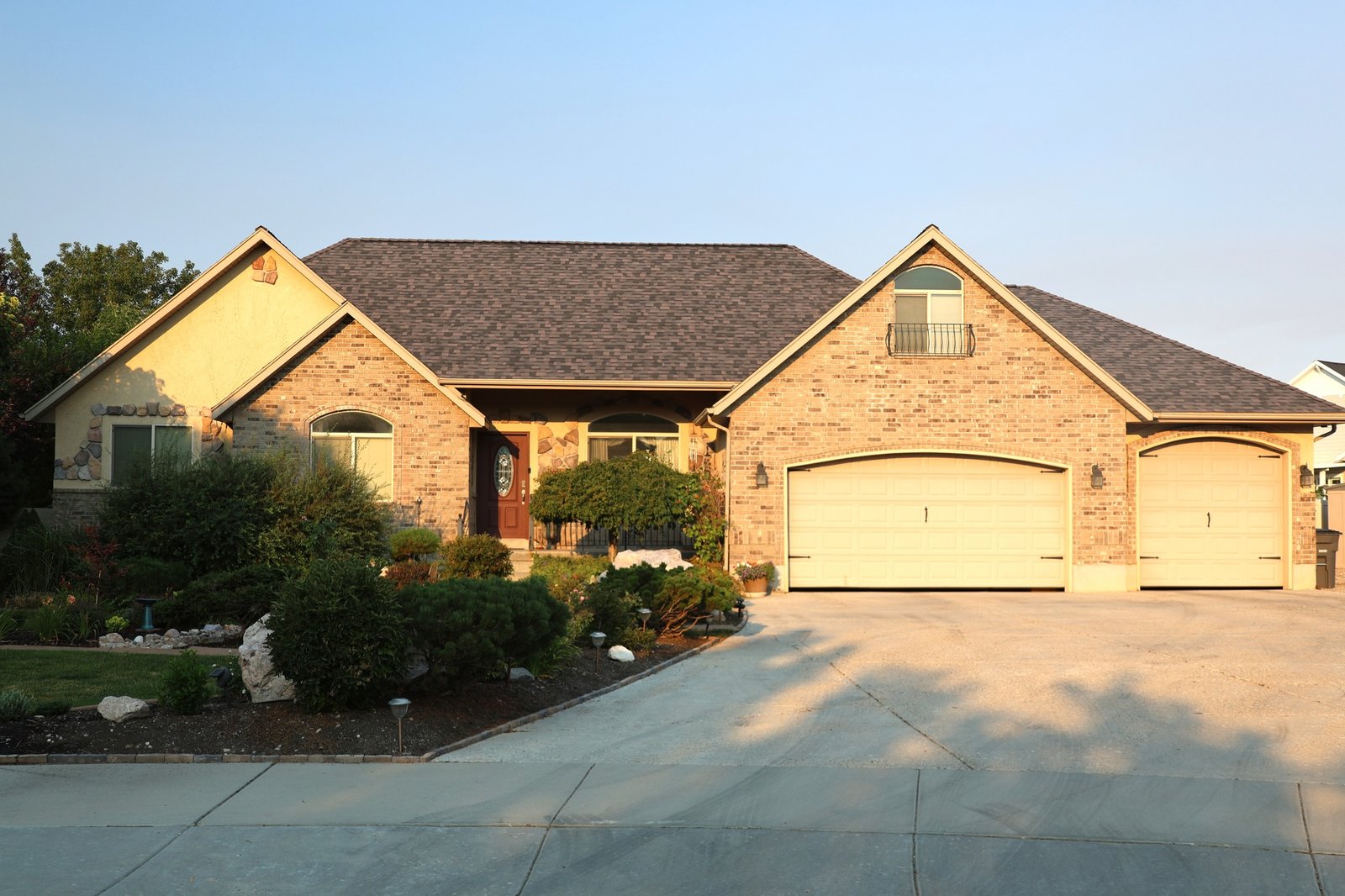 Recent Utah asphalt shingle roof installation by Roof-N-UT